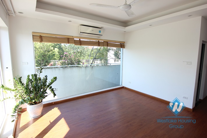 Lake view-House for rent in Tay Ho area